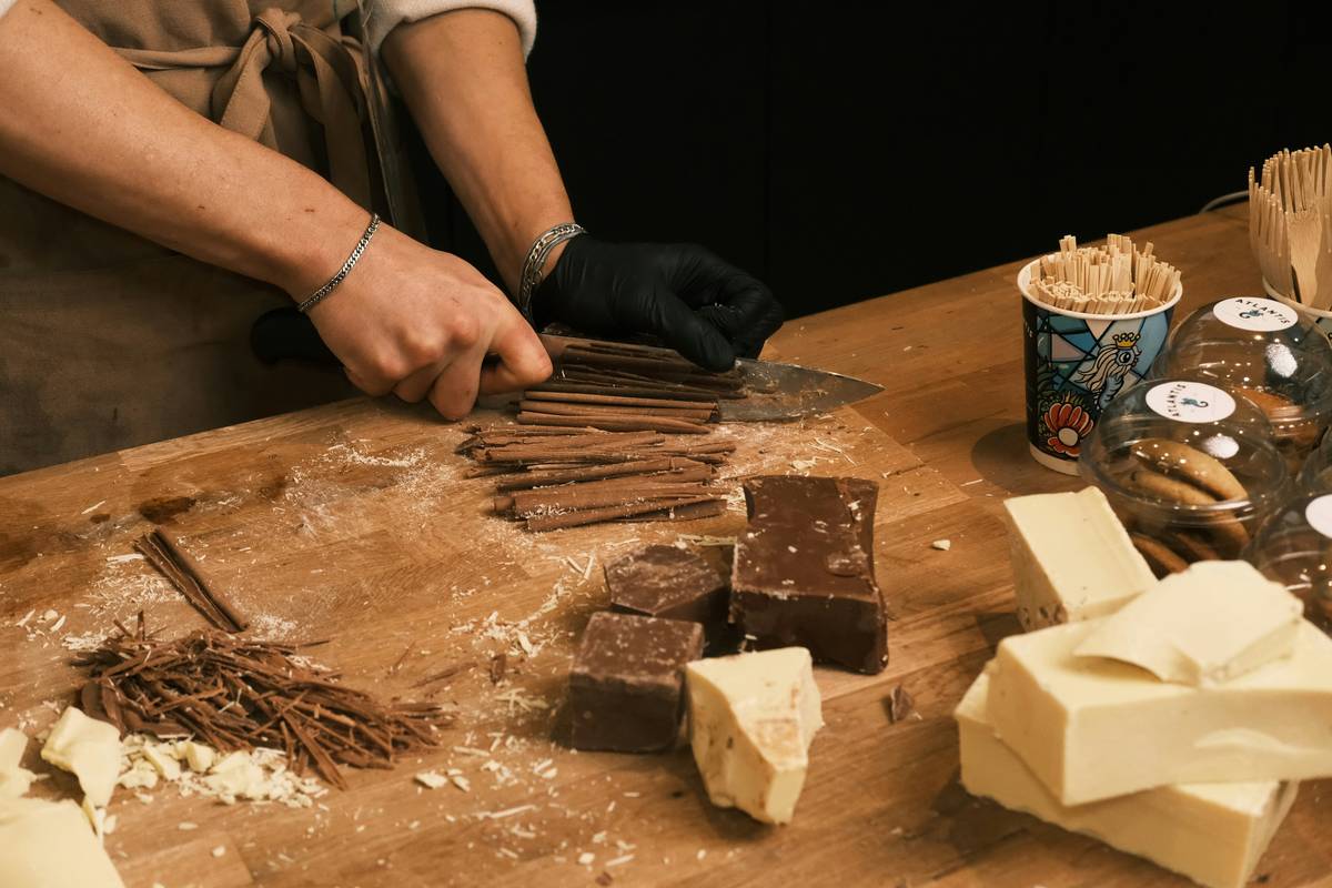 Infographic showing candy sugar stages with temperature ranges and example recipes for each phase